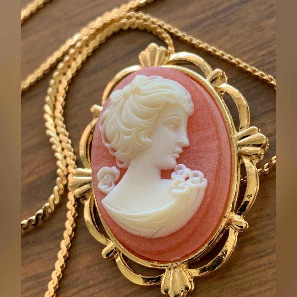 New vintage coral Cameo Pendant Necklace Right-facing